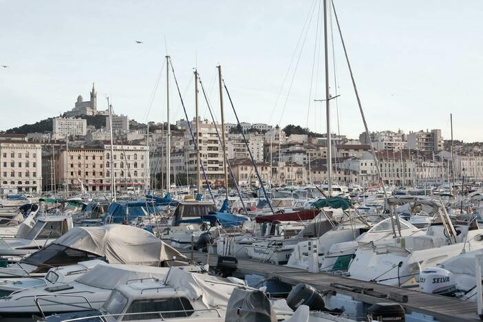 Vieux-Port de Marseille, pontons et voiliers